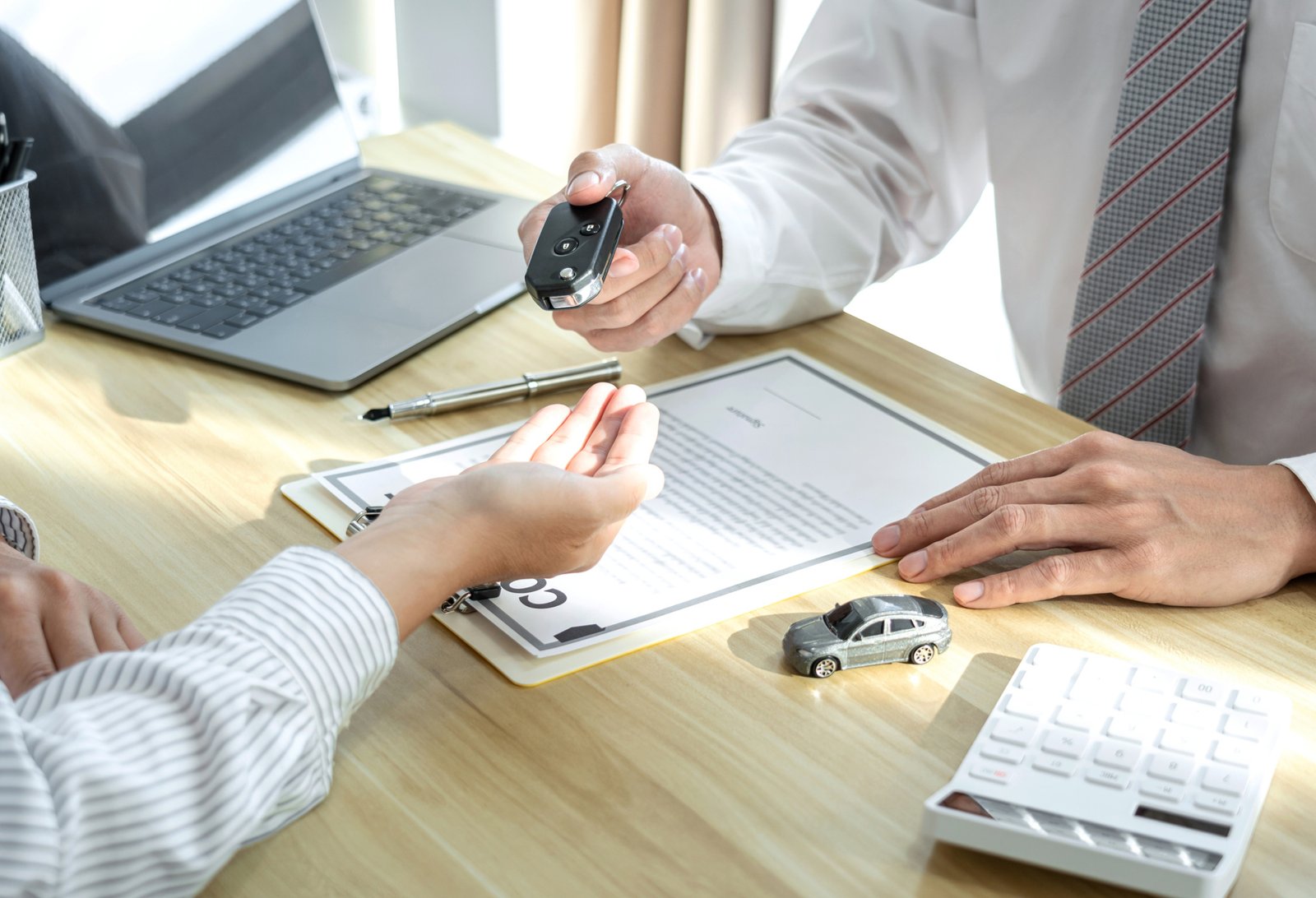 ¿Qué necesito para asegurar un carro?